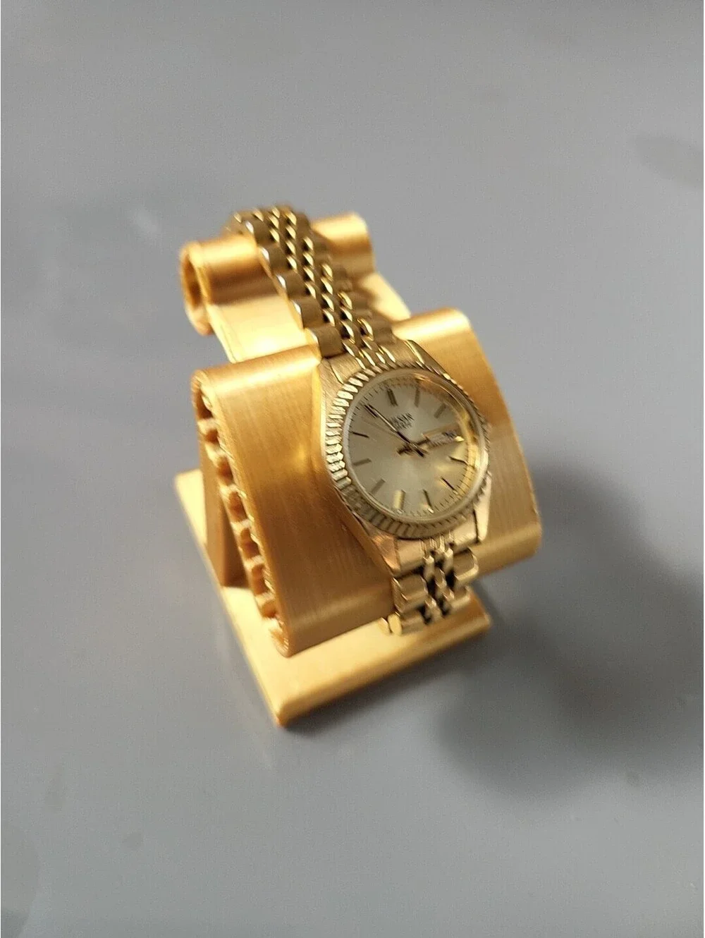 Pulsar Watch Women's Vintage Day Date Analog Quartz Gold Tone 25mm 6.5